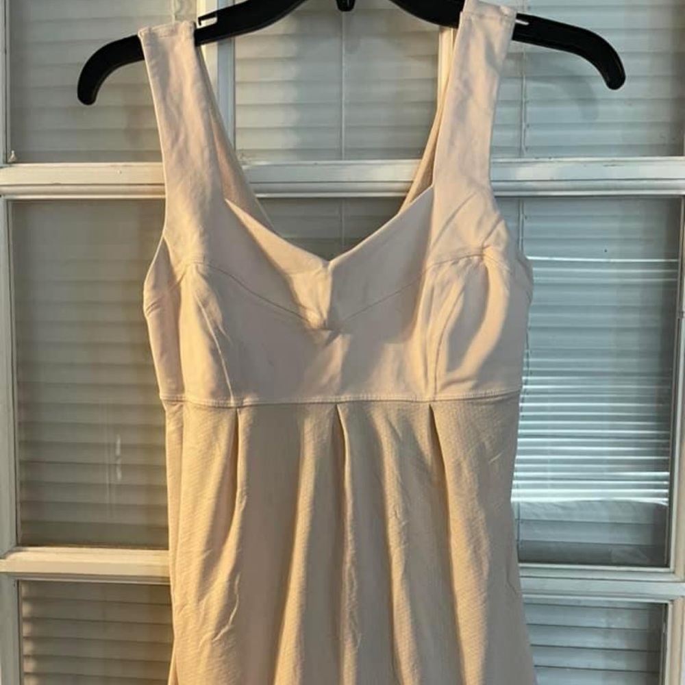Lululemon tank top (very baby pink)
